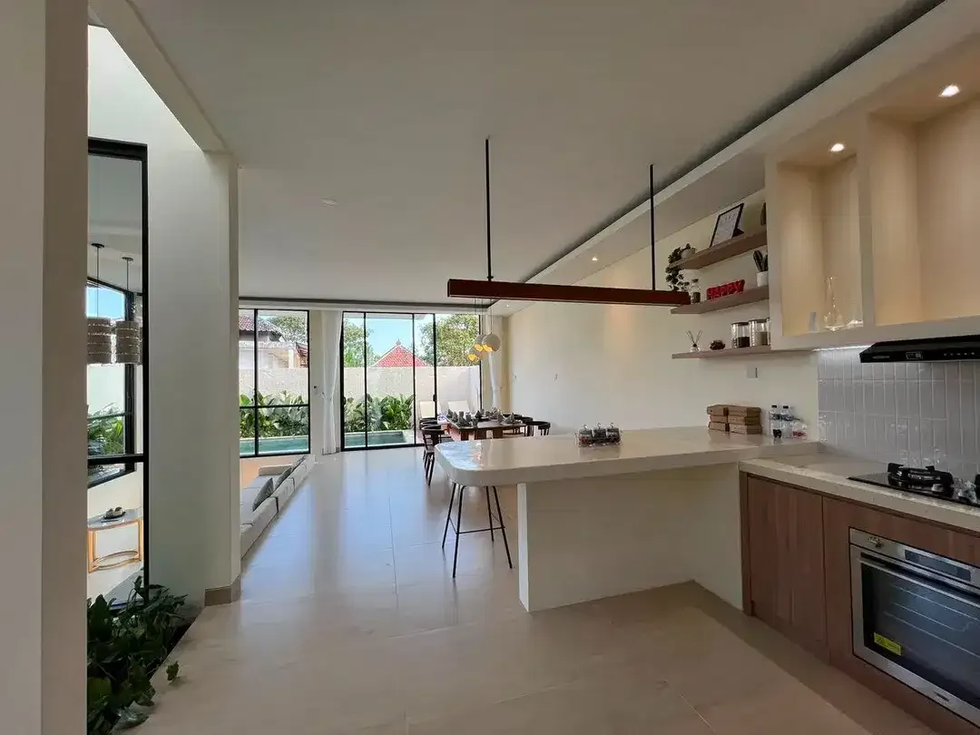 MODERN TROPICAL VILLA FOR SALE - Image 8 of 10