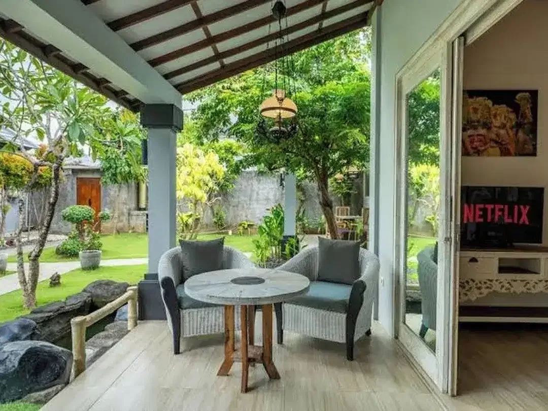 Disewakan Vila Mewah Kolam Renang Pribadi & Taman Luas di Sanur - Image 3 of 10