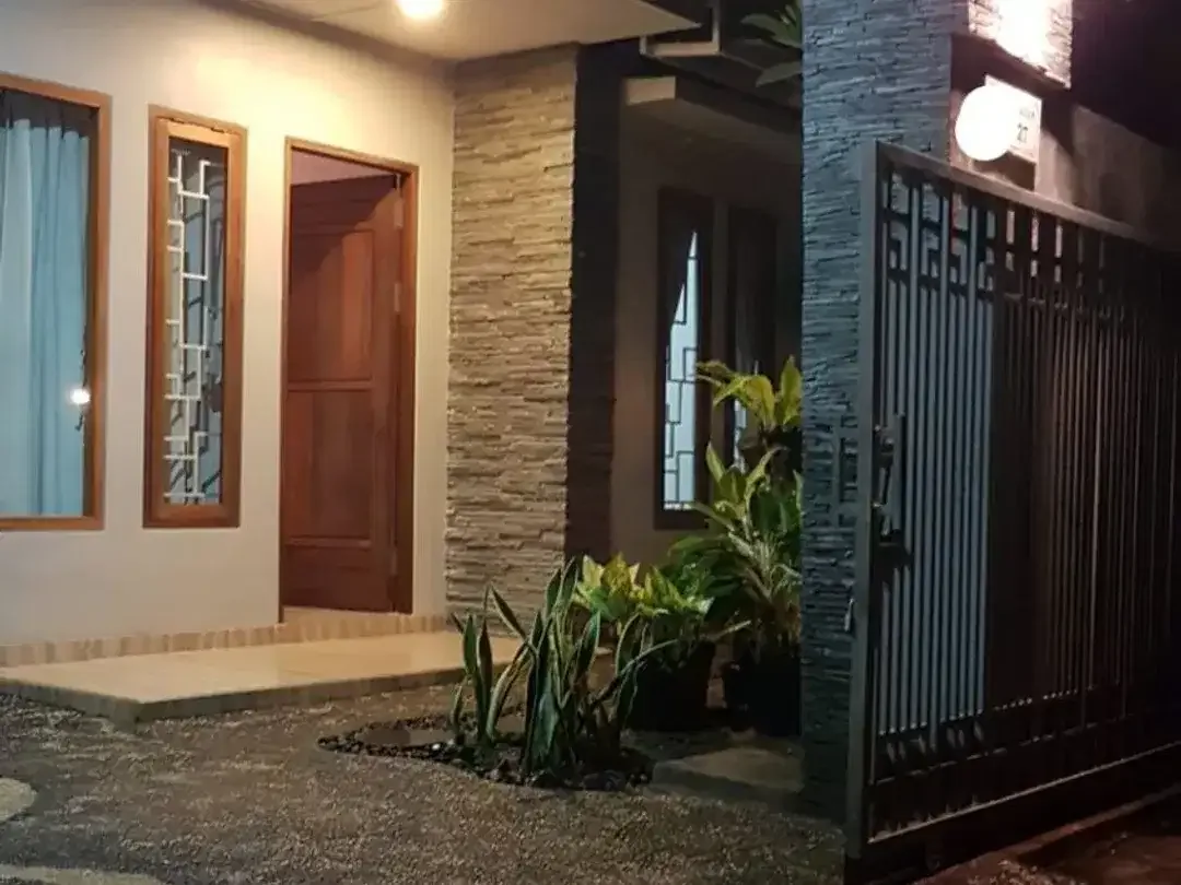 Rumah Impian Modern Minimalis di Tengah Kota - Image 1 of 10
