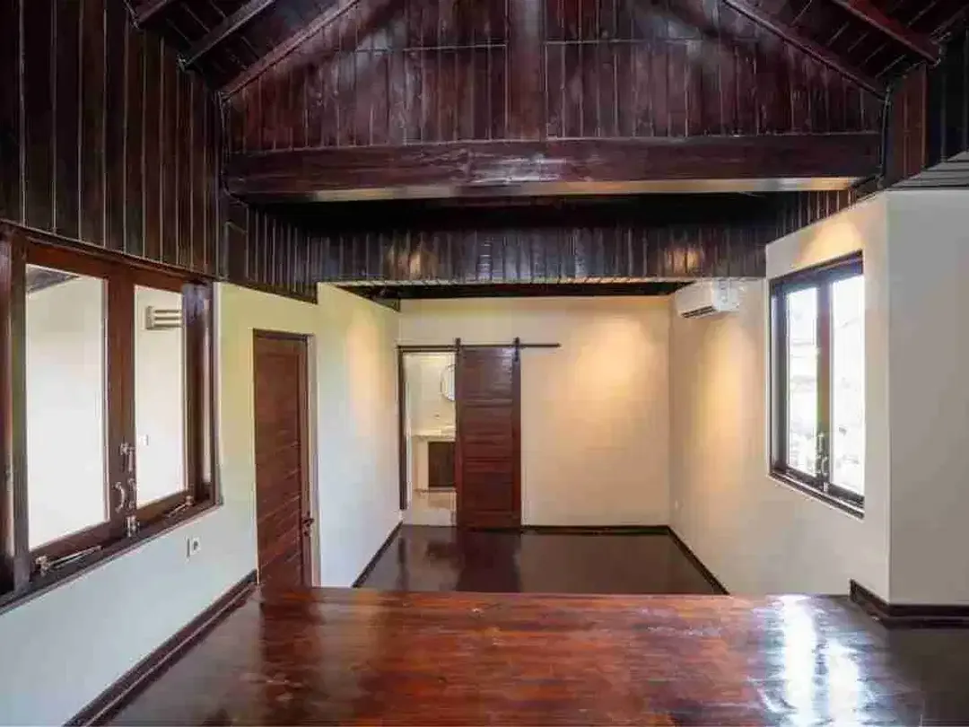 Luxury Vila Kontemporer 3 Kamar Full Furnish di Kerobokan - Image 7 of 10