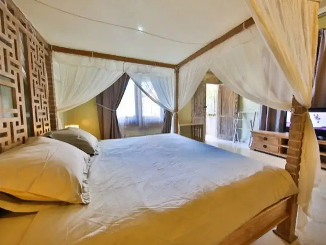 Elegant Family Villa for Rent in Seminyak Prime Location Near Beaches, Cafés & International School – Fully Furnished with Private Pool & Garden - Image 6 of 10
