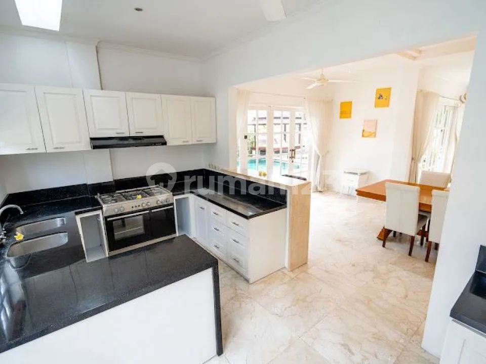 Luxury villa in seminyak , walking distance to the beach - Image 4 of 4