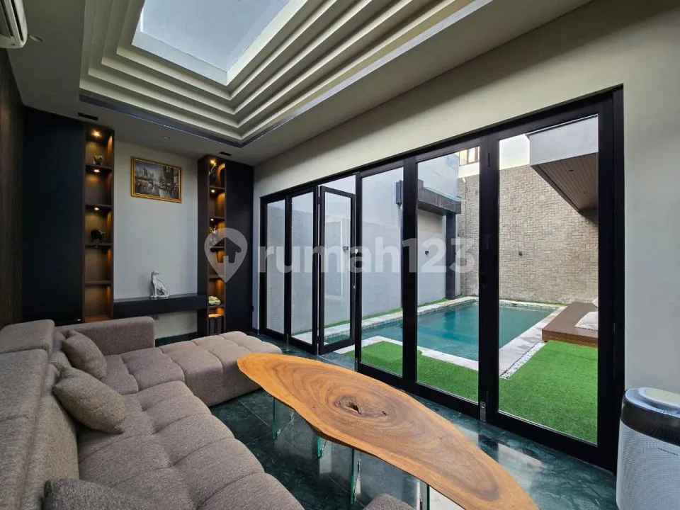 Villa Sale - Petitenget Seminyak 3 BR Luas 300MÂ² - Image 2 of 4
