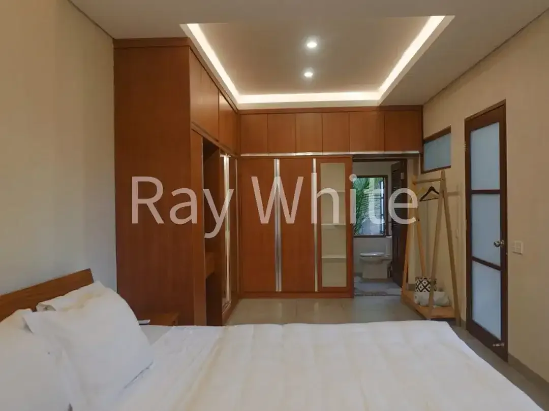 House for Sale  Leasehold -Charming Villa in Padonan, Near Berawa & Batu Bolong, Canggu - Modern Comfort & Tranquil Garden - Image 1 of 10