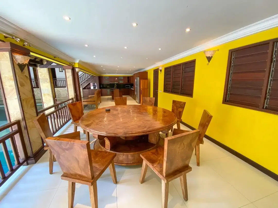 Contemporary Balinese Inspired Villa For Yearly Rental In Kerobokan - Image 10 of 10