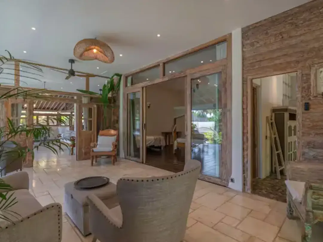Leasehold - Spacious 6-Bedroom Villa in Batu Bolong, Canggu - Image 4 of 10