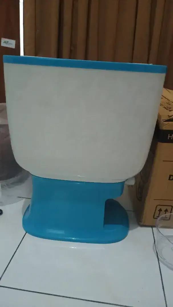 Tempat Beras Dispenser Motif Kap.10kg+gelas ukur Uk.32x20x39cm BARU - Image 3 of 4