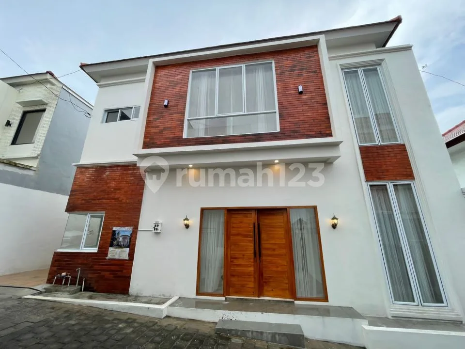 Villa Modern 2 Br Dekat Gwk - SHM Freehold Langka! - Image 1 of 4
