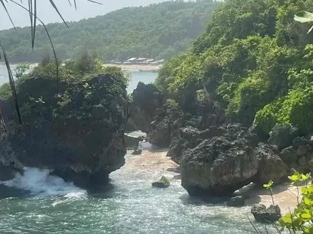 Tanah Los Tebing Padang-Padang Beach - Image 2 of 10