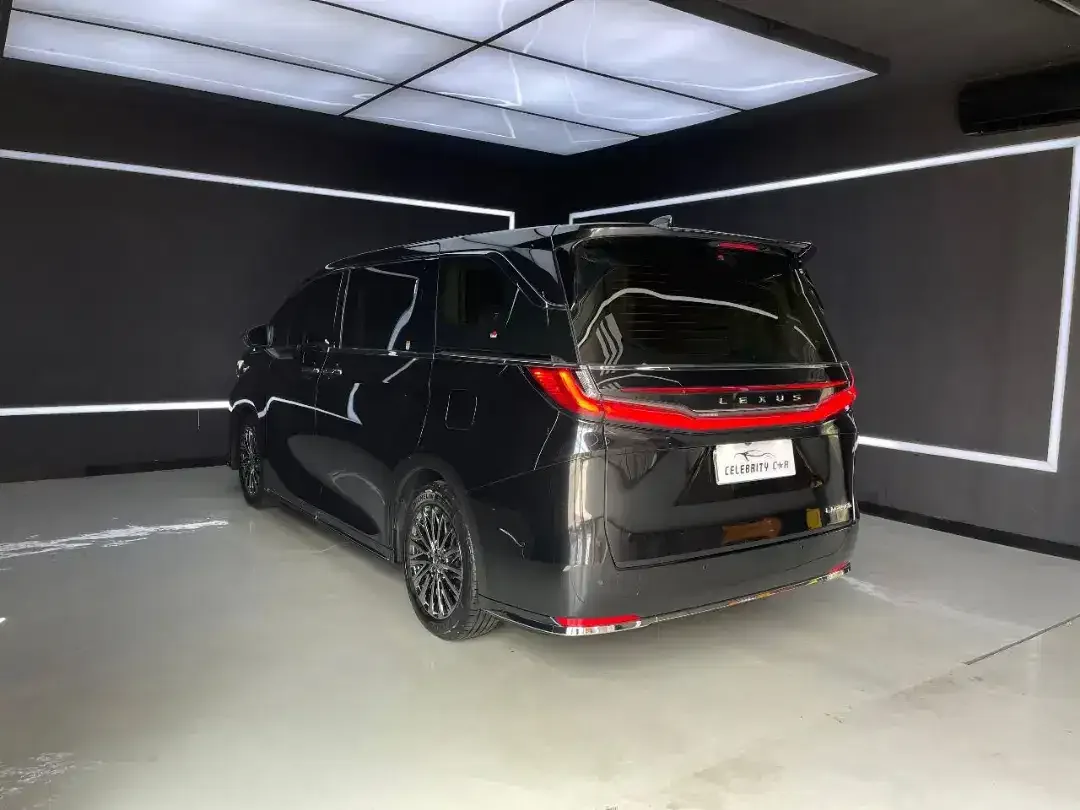 Brand New LEXUS LM 350 Hybrid 7 Seater 2024 Graphite Black , Asli Bali - Image 10 of 10
