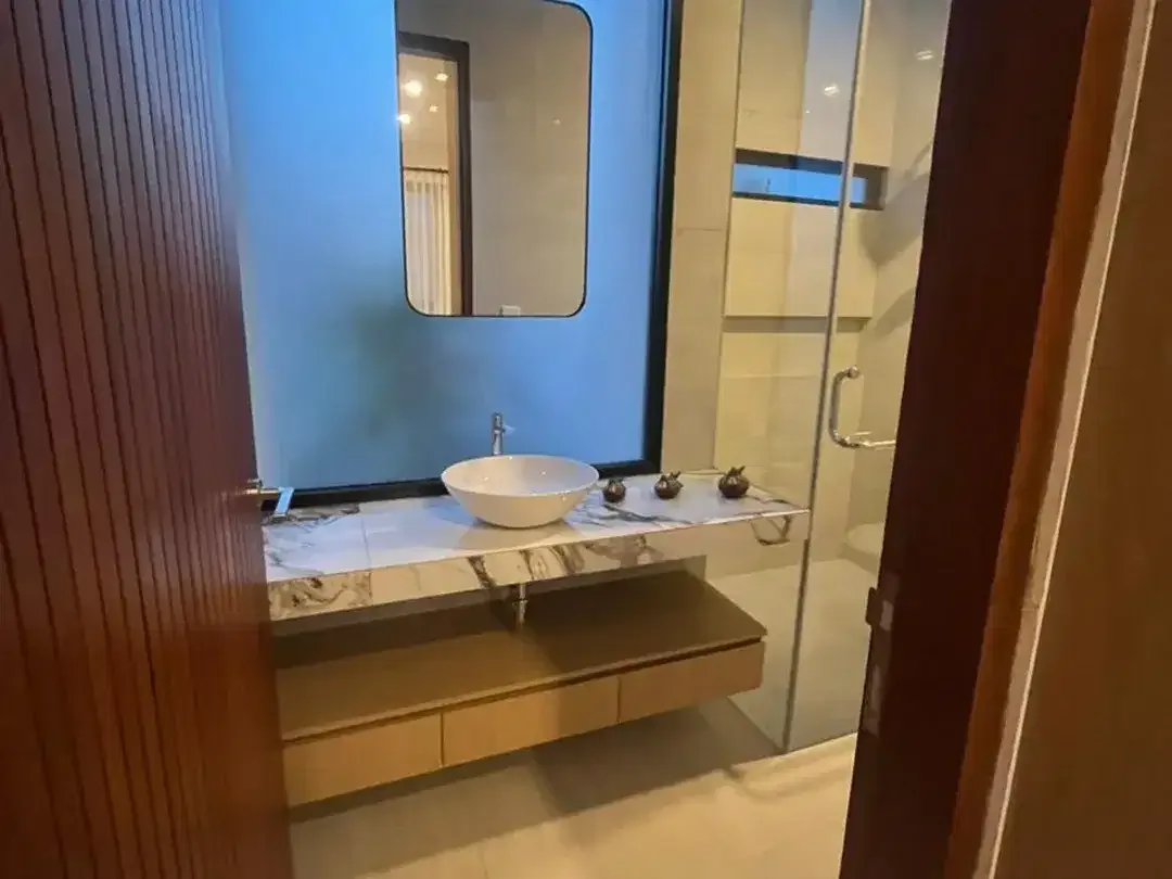 Tropical 2 bedroom Villa In Kerobokan for Rent - Image 5 of 10