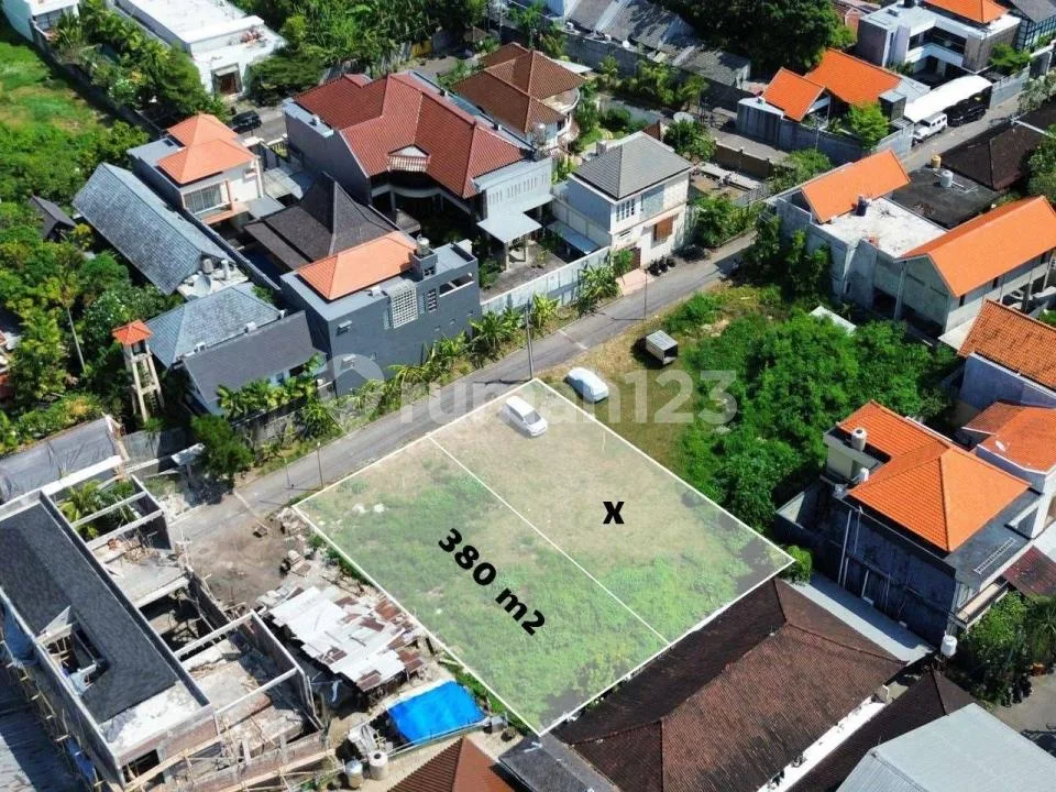 Freehold Land Sale 380MÂ² Merthanadi Kerobokan - Image 1 of 4