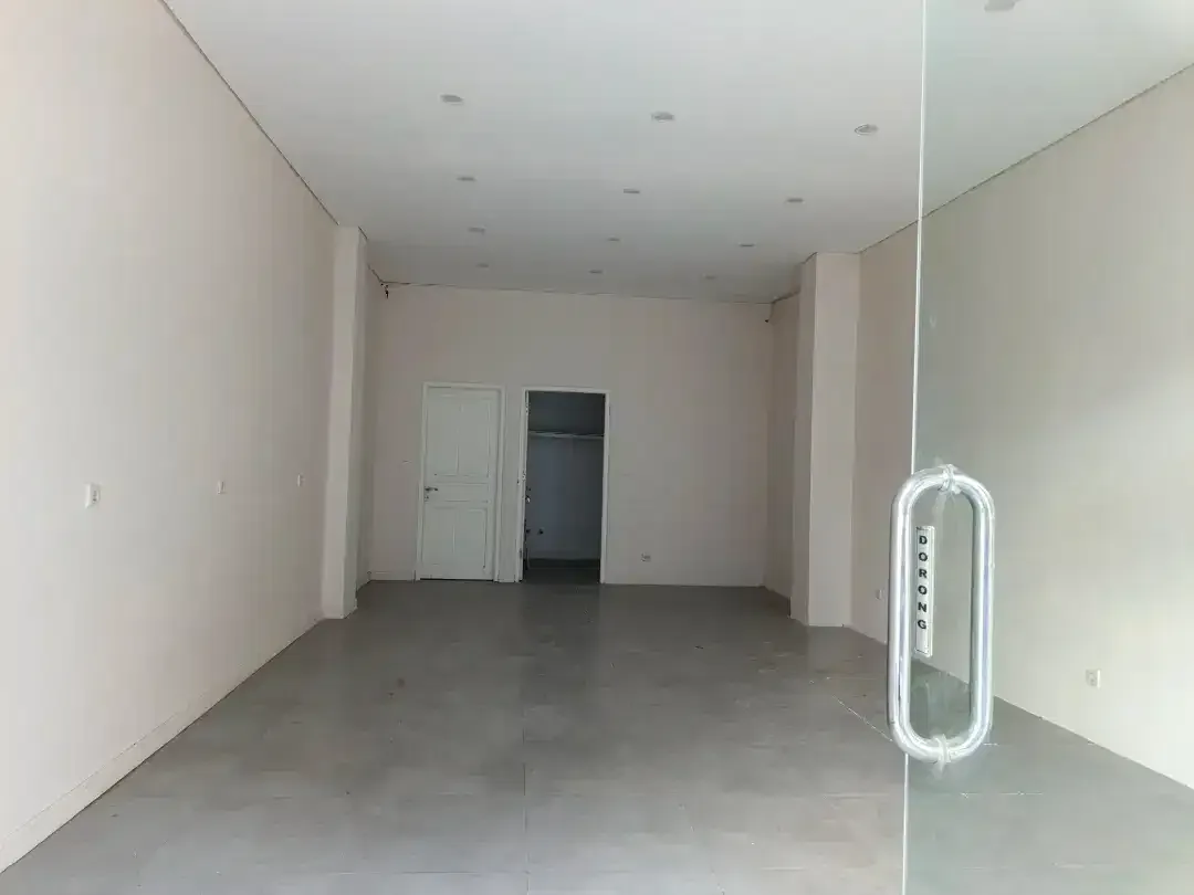 SHOP 5.5 x 12 M FOR LEASE IN BUMBAK UMALAS - PRIME LOCATION - Image 2 of 6