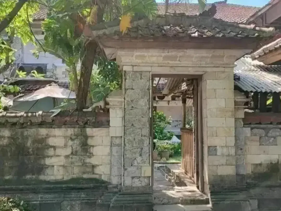 EX-HOTEL 30 KAMAR DI LEGIAN KUTA – SHM, LOKASI STRATEGIS - Image 1 of 5
