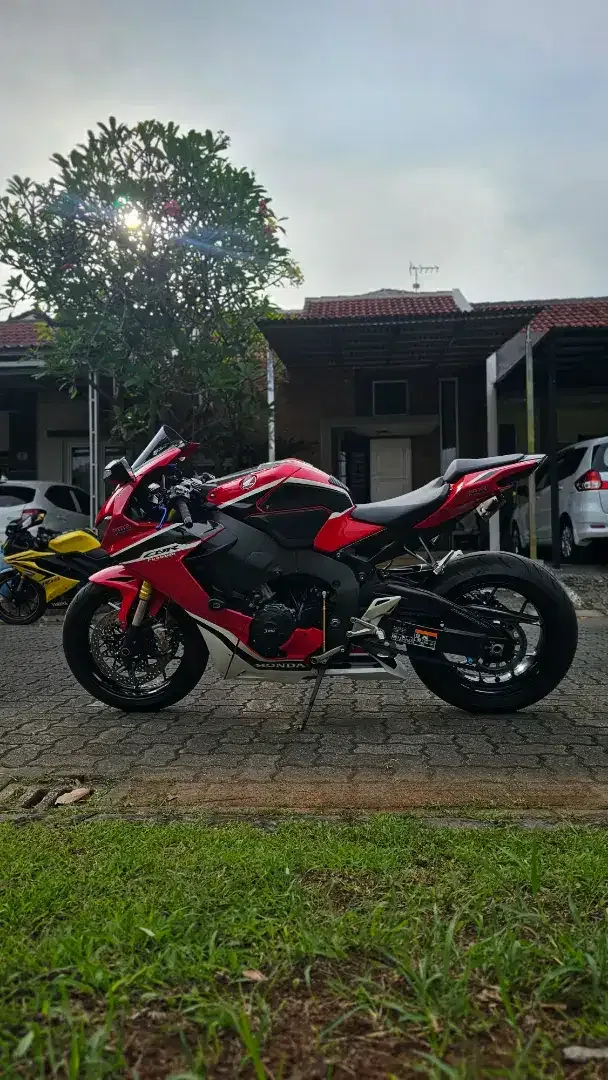 Honda CBR Fireblade 2018 Red, cakep, modif banyak, full mulus, low km - Image 7 of 10
