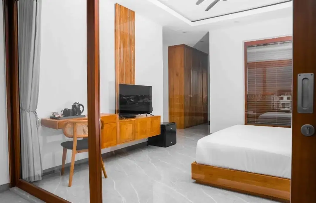 Modern 5-Bedroom Villa for Yearly Rental - Image 2 of 10