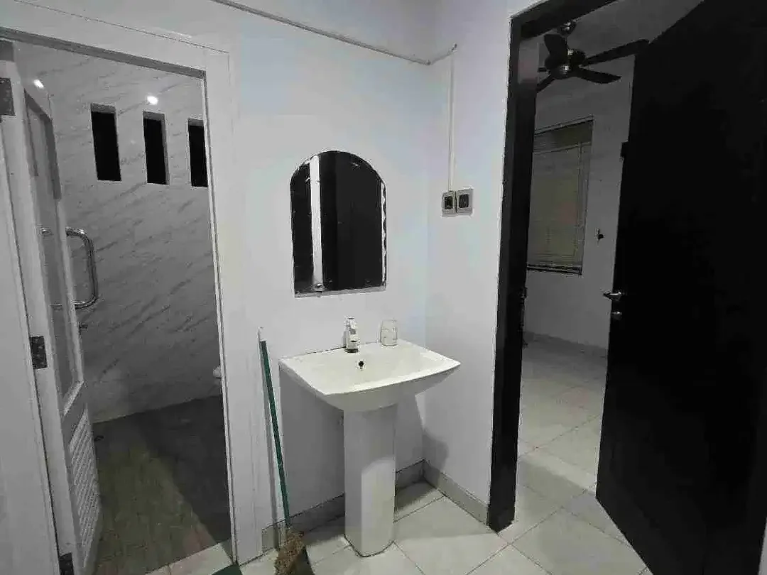 RUMAH 2 LANTAI DI PUSAT KOTA RENON - Image 7 of 8
