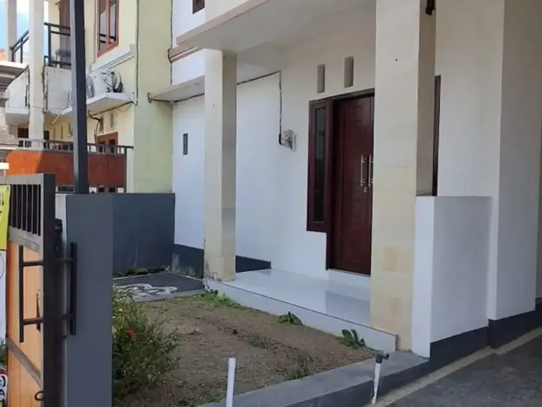 For sale  DI JUAL RUMAH SIAP HUNI Lt. 2 (NEW HOUSE)  Lokasi di Kebo Iwa Utara, Denpasar Barat - Ba - Image 2 of 4