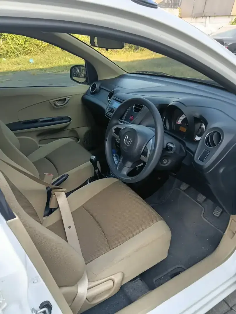 Honda Brio Satya E Manual 2015 Putih Low Odo 16 Rb - Image 7 of 9