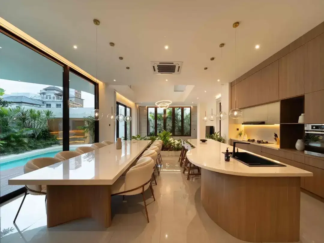 3 BEDROOMS LUXURY - Image 9 of 10
