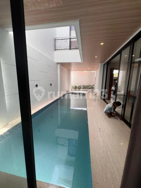 Villa 2 Lantai Di Dekat Pantai Berawa Ekslusif - Image 2 of 4