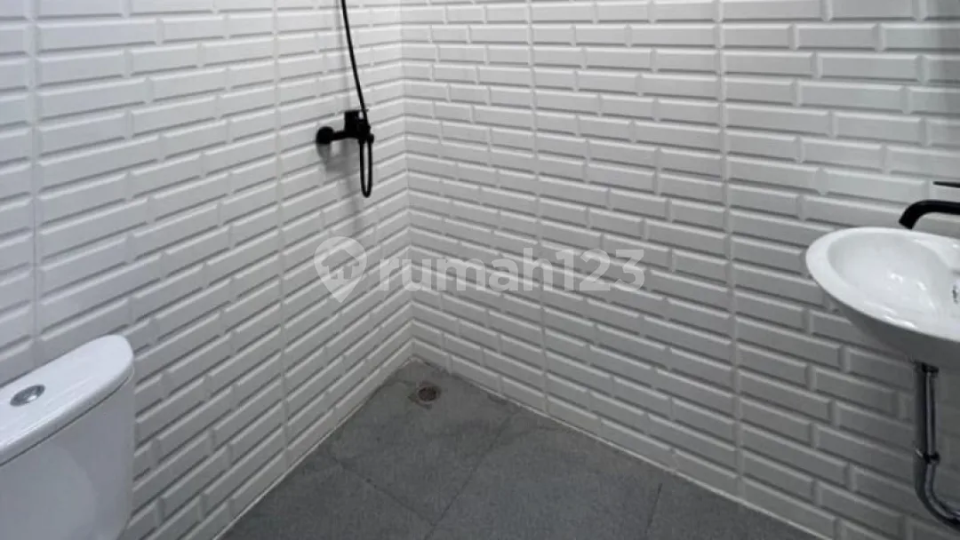 Rumah Baru Siap Huni Semi Furnished di Kerobokan Badung - Image 2 of 4