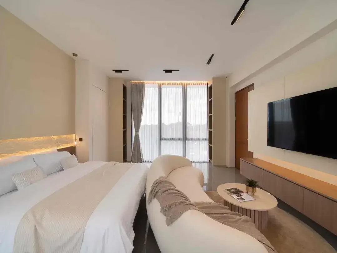 3 BEDROOMS LUXURY - Image 5 of 10