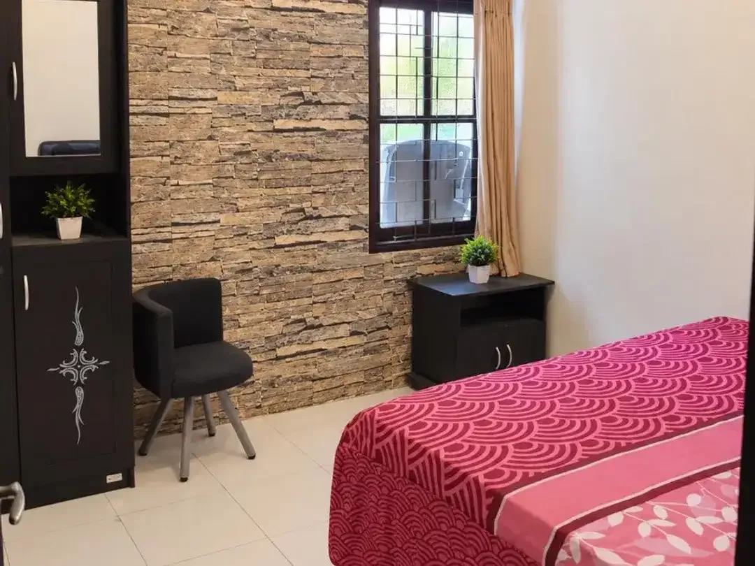 Freehold 4 Bedrooms Home in Kerobokan - Strategic Location! Bali - Image 4 of 5