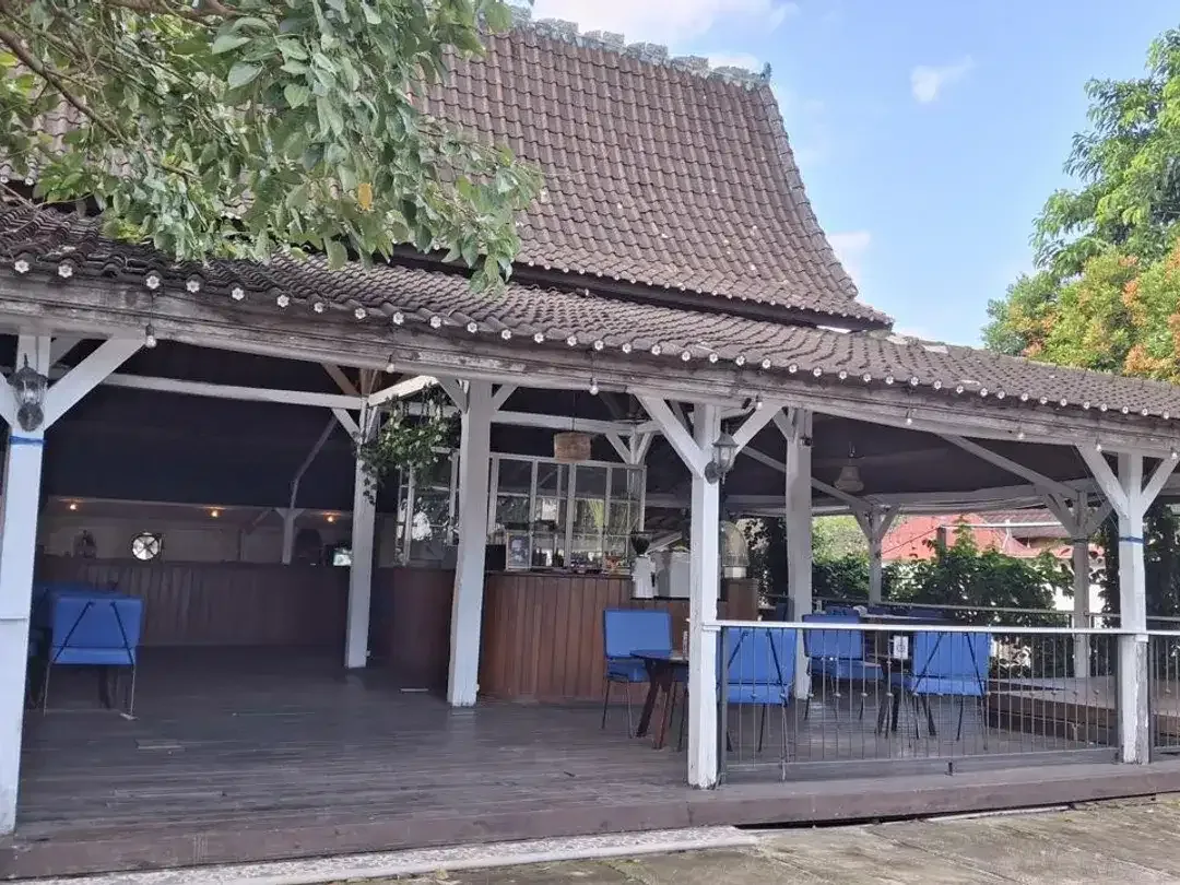 Disewakan tanah ex resto dan pool di jalan utama Tibubening Canggu - Image 1 of 6