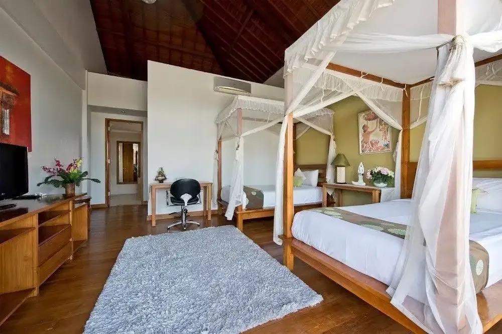 Villa 2 Lantai Elegan dengan Taman Besar di Kerobokan - Image 6 of 10