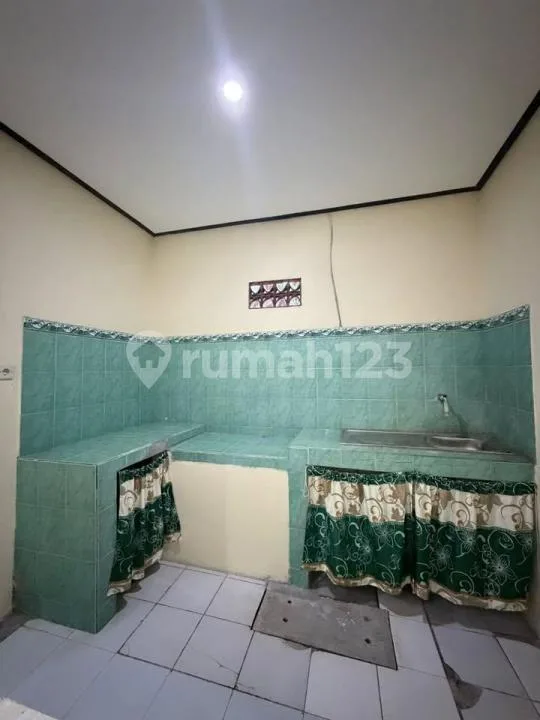 Dikontrakan Rumah Unfurnished, Jalan Cekomaria, Denpasar Utara - Image 2 of 4