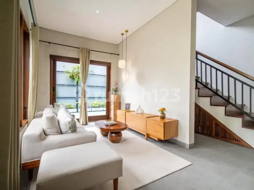 Investasi Villa Terbaik dengan Konsep Open Living Berbalkon Luas - Image 4 of 10