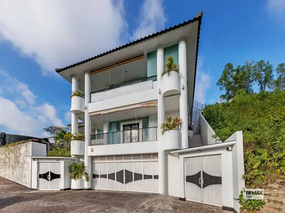 Luxury Tropical Villa For Sale In Kutuh, Badung Area - Image 6 of 10