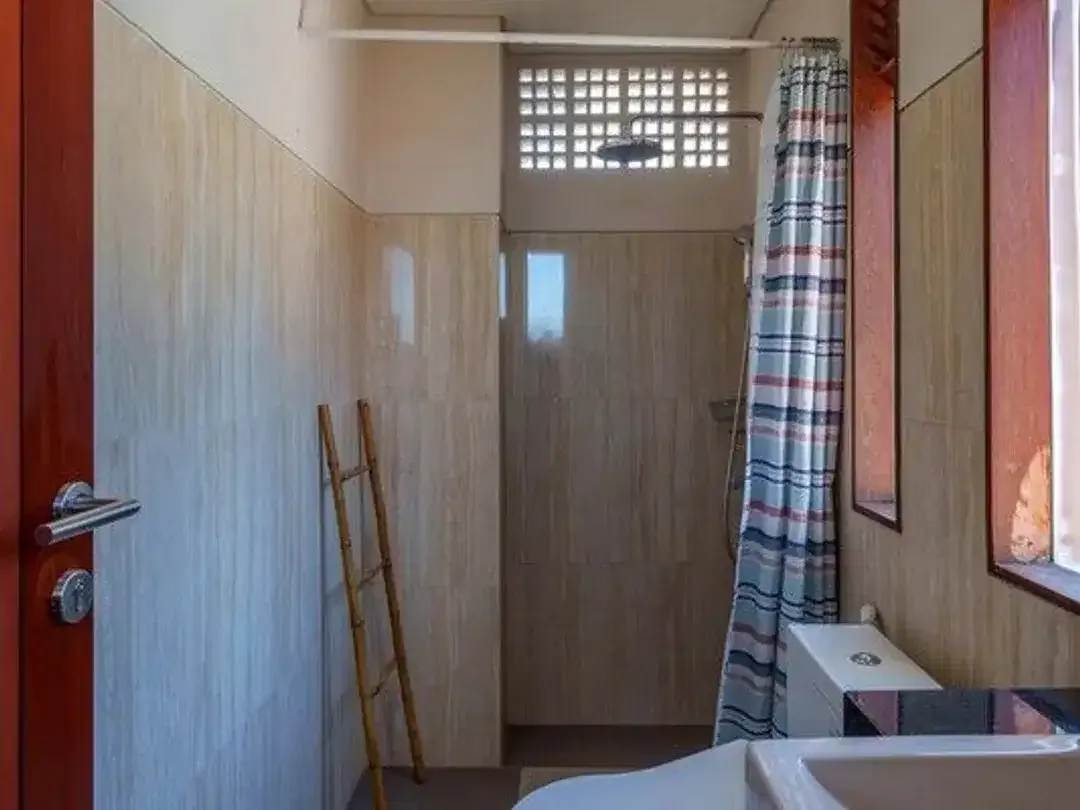 Freehold - Elegant 3-Bedroom Freehold Villa in Kerobokan, Bali - Image 10 of 10