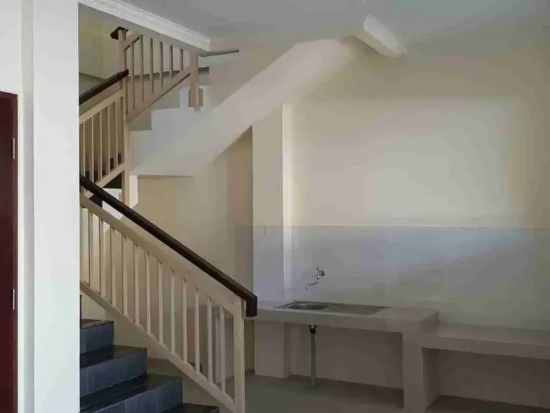Jual Rumah 2lt Lokasi Cargo Dewata Ubung Denpasar Utara area Hunian Strategis. - Image 2 of 9
