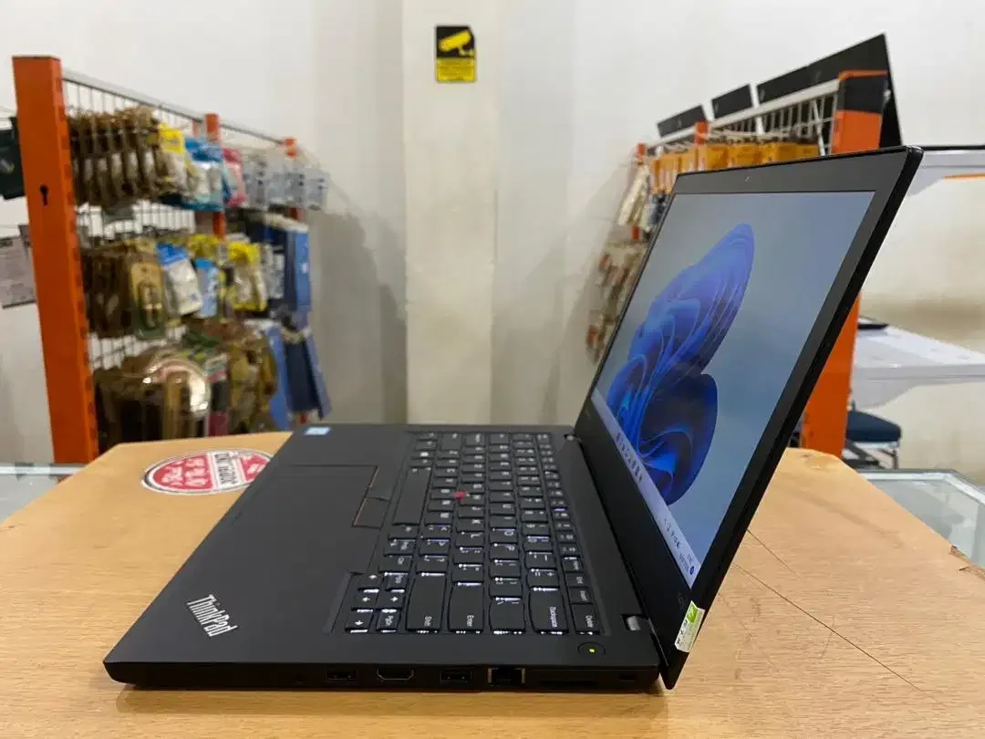 Lenovo ThinkPad T470 Core i5 Ram 8GB SSD 256GB Touchscren Mulus - Image 4 of 10