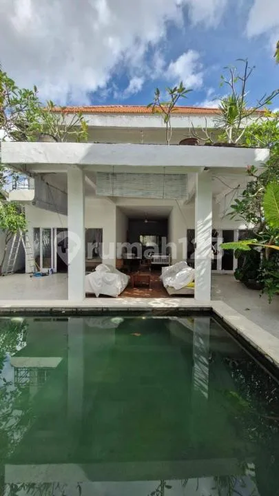 Villa Full Furnished dengan Kolam Renang Dekat Pantai di Padonan - Image 3 of 4