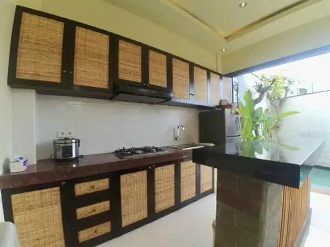 DISEWAKAN — RUMAH WITH POOL 2 KAMAR DI KEROBOKAN - Image 6 of 9