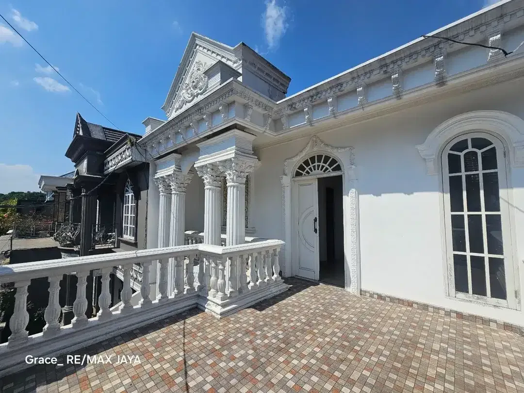Rumah Eksklusif 3 Kamar Dijual di Area Gatsu Barat, dekat Starbuck - Image 1 of 10