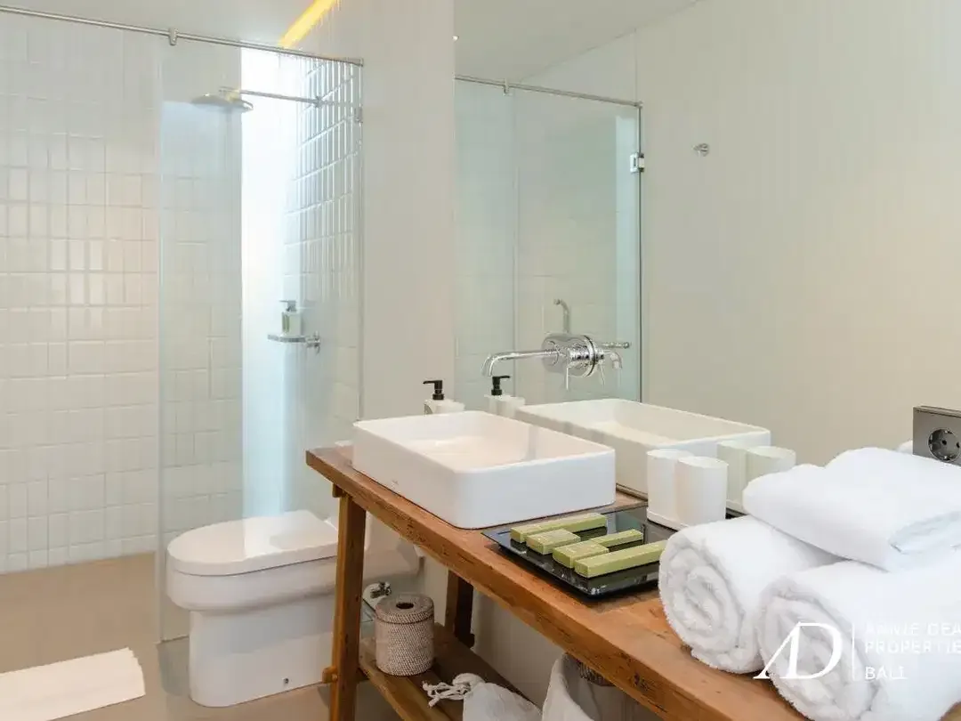 FREEHOLD | 2-BEDROOM MINIMALIST VILLA IN THE HEART OF CANGGU - Image 9 of 9