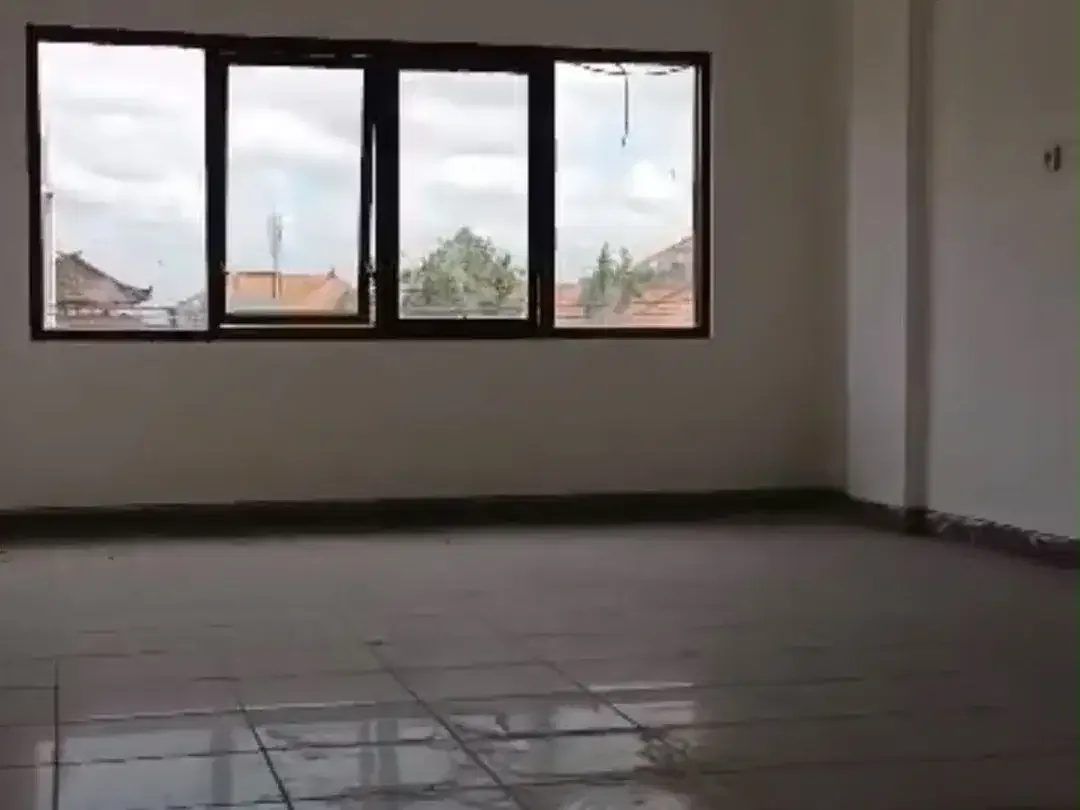 DIJUAL / DISEWAKAN — RUKO 3 LANTAI KONDISI BARU RENOVASI LOKASI KUTA - Image 4 of 5