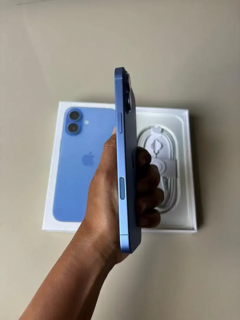 iPhone 16 Plus Ultramarine 128GB inter all operator - Image 4 of 7