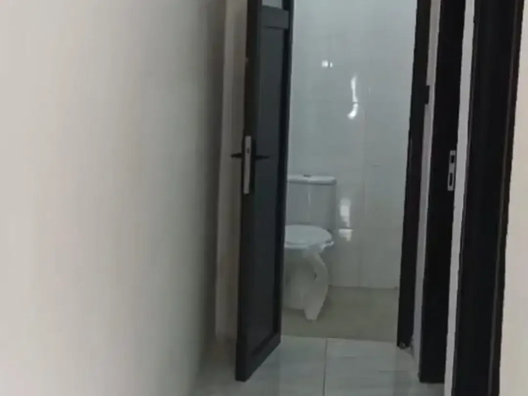 KONTRAKAN RUMAH SEMI FURNISHED JIMBARAN GERBANG SENDIRI - Image 10 of 10