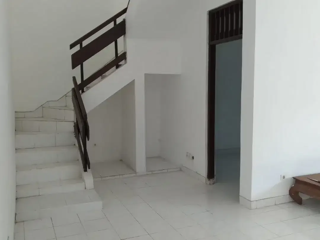 Jual Cepat Rumah 2 Lantai di Taman Griya Jimbaran Siap Huni - Image 4 of 8