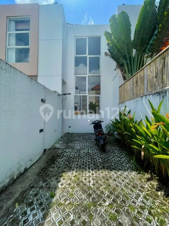 Available Yearly Rent Townhouse In Kerobokan Seminyak - Image 3 of 4