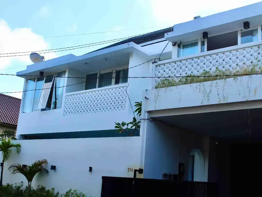 DI JUAL DAN DI SEWAKAN RUMAH SEMI VILLA YANG TERLETAK DI KAWASAN IMAM BONJOL DENPASAR SELATAN - Image 1 of 10