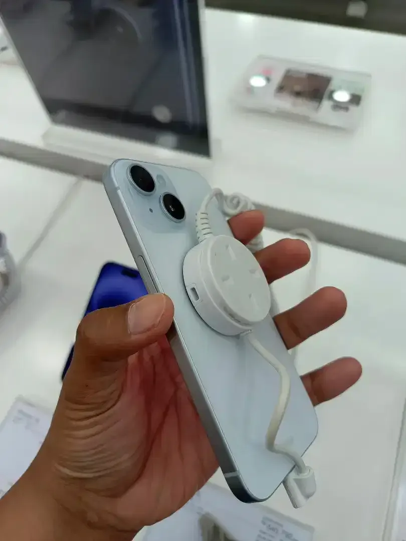 iPhone 15 256 GB - Image 2 of 4