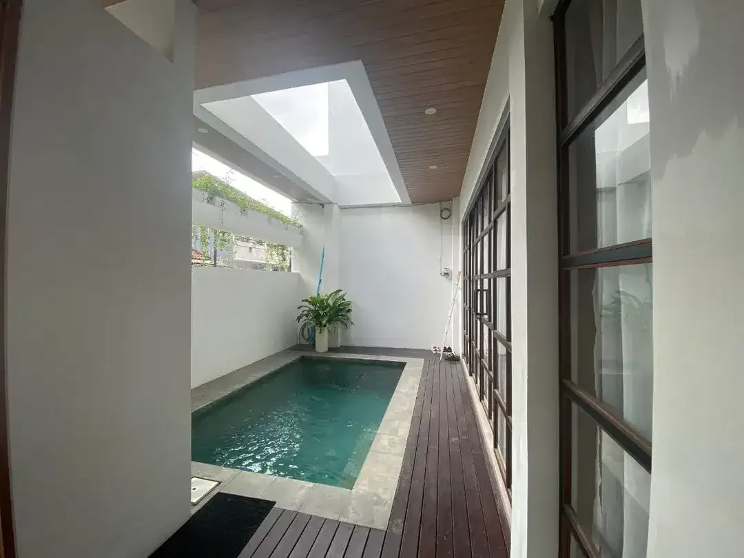 EXCLUSIVE BERAWA CANGGU VILLA ENCLOSED LIVING READY NOW - Image 3 of 10