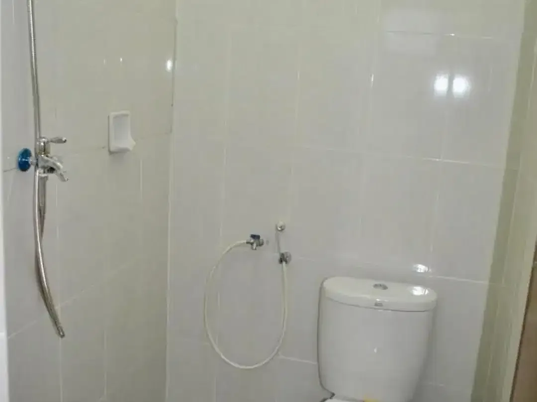Rumah Unfurnished 2 Lantai dengan 4 Kamar Tidur Disewakan di Renon - Image 2 of 6