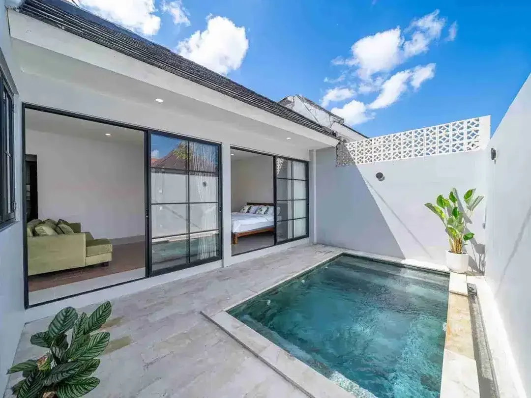FOR SALE VILLA Cantik Bergaya MINIMALIS Modern Siap Huni Di Lokasi Strategis PADONAN CANGGU BALI - Image 1 of 10